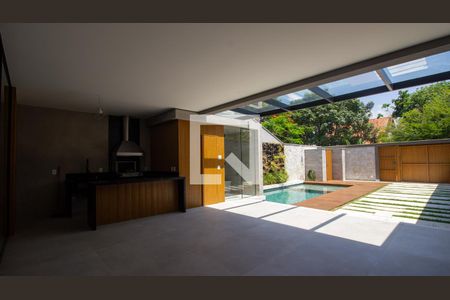 Casa de condomínio à venda com 350m², 4 quartos e 2 vagasQuintal