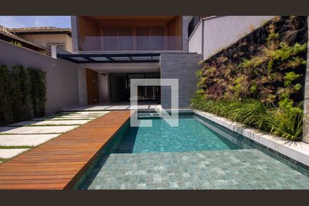 Casa de condomínio à venda com 350m², 4 quartos e 2 vagasPiscina