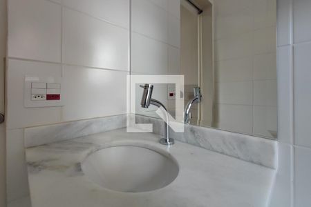 Banheiro Suíte de apartamento para alugar com 3 quartos, 60m² em Vila Satúrnia, Campinas