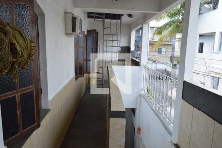 Casa de condomínio à venda com 200m², 3 quartos e sem vagaVaranda