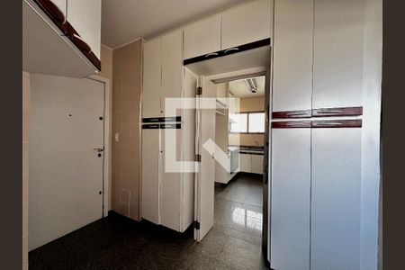 Apartamento para alugar com 172m², 3 quartos e 2 vagasÁrea de Serviço