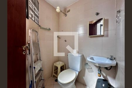 Apartamento para alugar com 172m², 3 quartos e 2 vagasBanheiro de Serviço