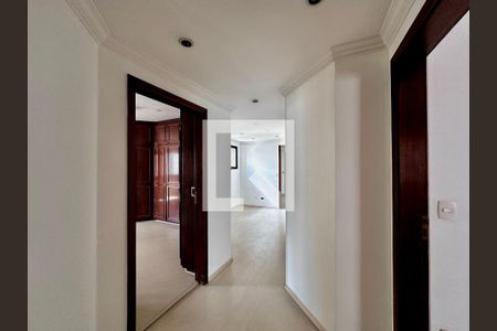 Apartamento para alugar com 172m², 3 quartos e 2 vagasCorredor Quartos 