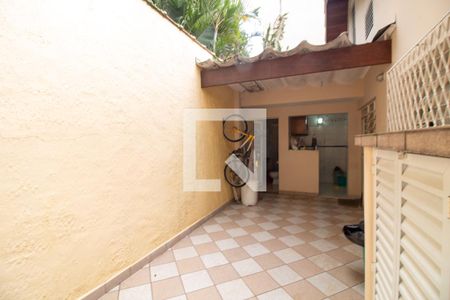 Casa à venda com 134m², 3 quartos e 5 vagas Casa à venda com 134m², 3 quartos e 5 vagasQuintal