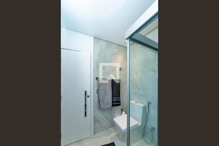 Apartamento à venda com 250m², 5 quartos e 2 vagasBanheiro da Suíte 3