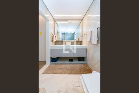 Apartamento à venda com 250m², 5 quartos e 2 vagasBanheiro da Suíte 1