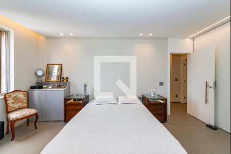 Apartamento à venda com 250m², 5 quartos e 2 vagasSuíte 1