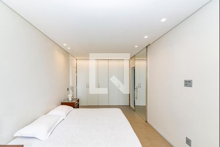 Apartamento à venda com 250m², 5 quartos e 2 vagasSuíte 1