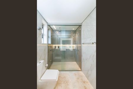 Apartamento à venda com 250m², 5 quartos e 2 vagasBanheiro da Suíte 1