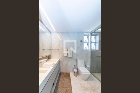 Apartamento à venda com 250m², 5 quartos e 2 vagasBanheiro da Suíte 1