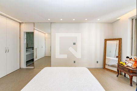 Apartamento à venda com 250m², 5 quartos e 2 vagasSuíte 1