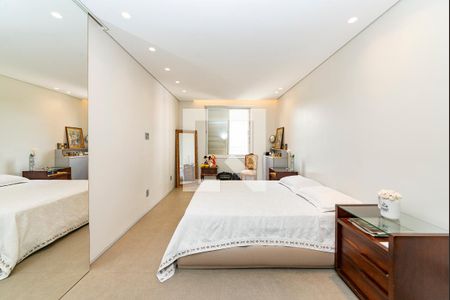 Apartamento à venda com 250m², 5 quartos e 2 vagasSuíte 1