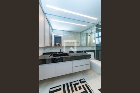 Apartamento à venda com 250m², 5 quartos e 2 vagasBanheiro da Suíte 2