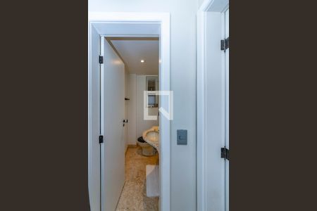 Apartamento à venda com 250m², 5 quartos e 2 vagasLavabo