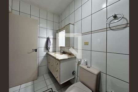 Casa à venda com 200m², 3 quartos e 2 vagas Casa à venda com 200m², 3 quartos e 2 vagasBanheiro Social