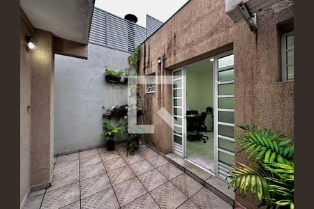 Casa à venda com 200m², 3 quartos e 2 vagas Casa à venda com 200m², 3 quartos e 2 vagasQuintal