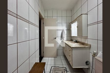 Casa à venda com 200m², 3 quartos e 2 vagas Casa à venda com 200m², 3 quartos e 2 vagasBanheiro Social