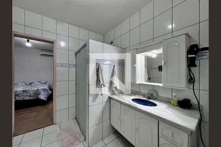 Casa à venda com 200m², 3 quartos e 2 vagas Casa à venda com 200m², 3 quartos e 2 vagasBanheiro Suíte