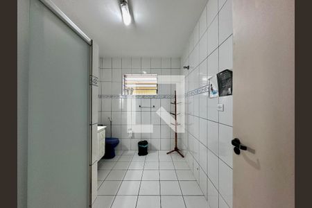 Casa à venda com 200m², 3 quartos e 2 vagas Casa à venda com 200m², 3 quartos e 2 vagasBanheiro Suíte