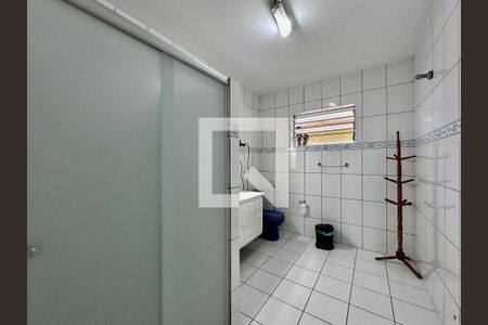 Casa à venda com 200m², 3 quartos e 2 vagas Casa à venda com 200m², 3 quartos e 2 vagasBanheiro Suíte