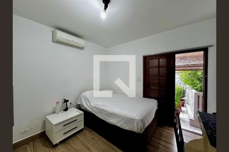 Casa à venda com 200m², 3 quartos e 2 vagas Casa à venda com 200m², 3 quartos e 2 vagasQuarto 3