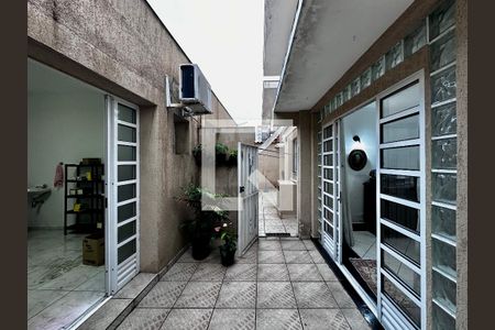 Casa à venda com 200m², 3 quartos e 2 vagas Casa à venda com 200m², 3 quartos e 2 vagasQuintal