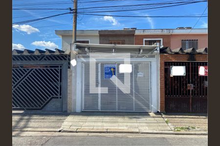 Casa à venda com 120m², 3 quartos e 2 vagasFachada com plaquinha