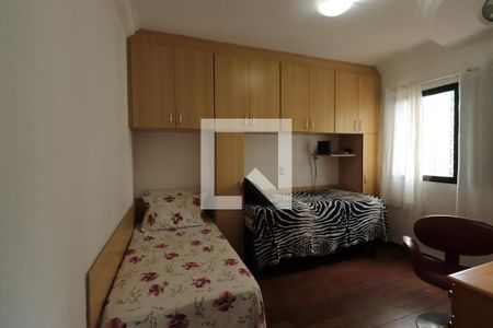 Apartamento à venda com 185m², 4 quartos e 2 vagasQuarto 2 - Suíte