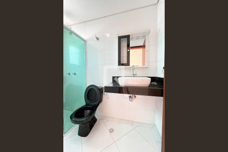 Casa à venda com 100m², 3 quartos e 2 vagas Casa à venda com 100m², 3 quartos e 2 vagasBanheiro da Suíte