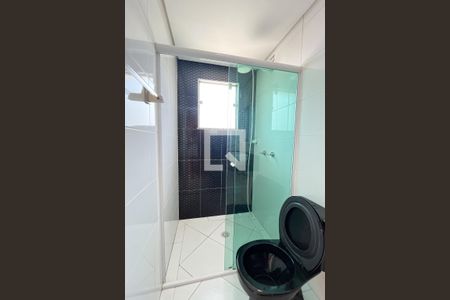 Casa à venda com 100m², 3 quartos e 2 vagas Casa à venda com 100m², 3 quartos e 2 vagasBanheiro da Suíte