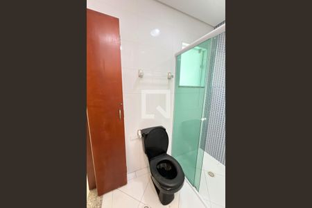 Casa à venda com 100m², 3 quartos e 2 vagas Casa à venda com 100m², 3 quartos e 2 vagasBanheiro