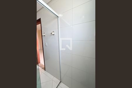 Casa à venda com 100m², 3 quartos e 2 vagas Casa à venda com 100m², 3 quartos e 2 vagasBanheiro da Suíte