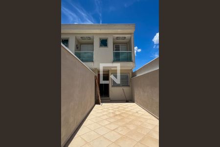 Casa à venda com 100m², 3 quartos e 2 vagas Casa à venda com 100m², 3 quartos e 2 vagasGaragem