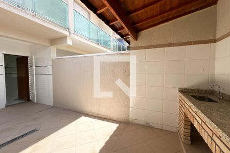 Casa à venda com 100m², 3 quartos e 2 vagas Casa à venda com 100m², 3 quartos e 2 vagasQuintal