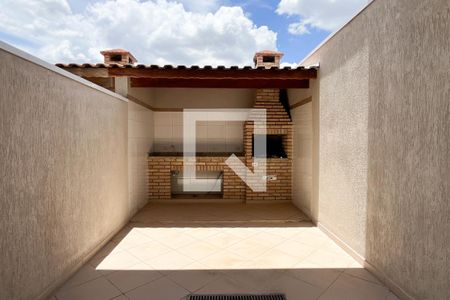 Casa à venda com 100m², 3 quartos e 2 vagas Casa à venda com 100m², 3 quartos e 2 vagasQuintal