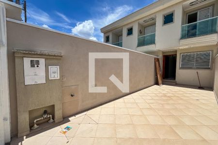 Casa à venda com 100m², 3 quartos e 2 vagas Casa à venda com 100m², 3 quartos e 2 vagasGaragem