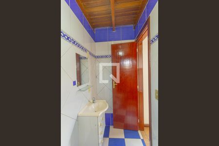Banheiro de casa de condomínio à venda com 3 quartos, 100m² em Rio Branco, Canoas