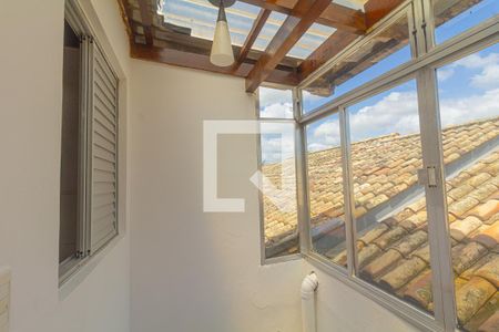 Casa de condomínio à venda com 100m², 3 quartos e 2 vagasVaranda