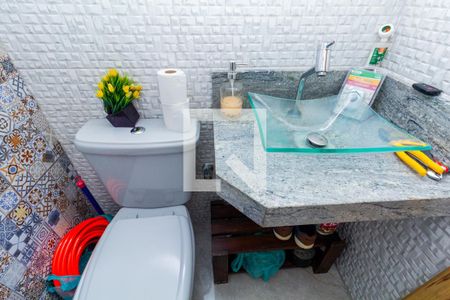 Casa de condomínio à venda com 150m², 3 quartos e 2 vagasBanheiro 4