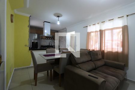 Sala de casa de condomínio à venda com 2 quartos, 60m² em Jardim Guairaca, São Paulo