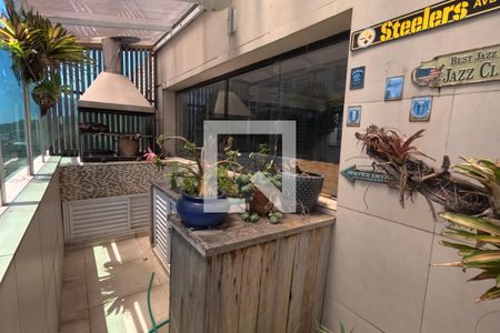 Apartamento para alugar com 380m², 5 quartos e 2 vagasEspaço da Piscina, Estar e Churrasqueira - 2º Piso