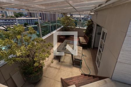 Apartamento para alugar com 380m², 5 quartos e 2 vagasEspaço da Piscina, Estar e Churrasqueira - 2º Piso