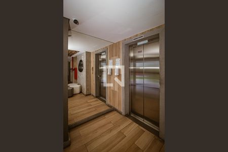 Hall de entrada de apartamento à venda com 2 quartos, 60m² em Farroupilha, Porto Alegre