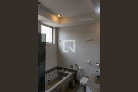 Apartamento à venda com 285m², 4 quartos e 3 vagasBanheiro da Suíte