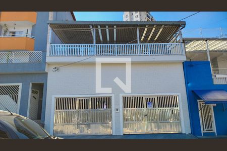 Casa à venda com 256m², 4 quartos e 4 vagas Casa à venda com 256m², 4 quartos e 4 vagasFachada