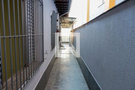 Casa à venda com 256m², 4 quartos e 4 vagas Casa à venda com 256m², 4 quartos e 4 vagasCorredor