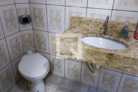 Casa à venda com 256m², 4 quartos e 4 vagas Casa à venda com 256m², 4 quartos e 4 vagasBanheiro 2