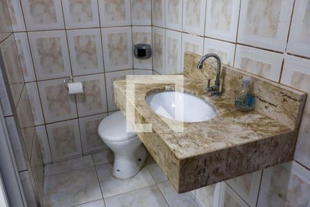 Casa à venda com 256m², 4 quartos e 4 vagas Casa à venda com 256m², 4 quartos e 4 vagasBanheiro 2