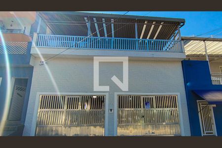 Casa à venda com 256m², 4 quartos e 4 vagas Casa à venda com 256m², 4 quartos e 4 vagasFachada