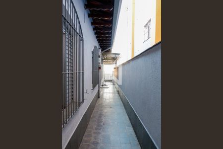 Casa à venda com 256m², 4 quartos e 4 vagas Casa à venda com 256m², 4 quartos e 4 vagasCorredor